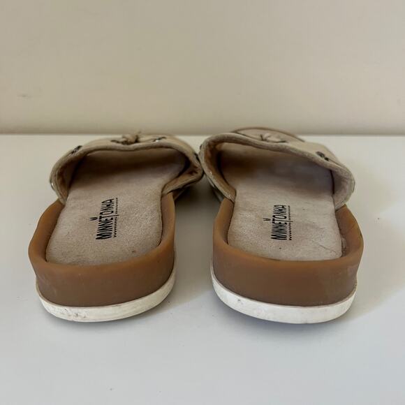 Minnetonka Cream Leather Slide Sandals Women's 6 US - Picture 3 of 8